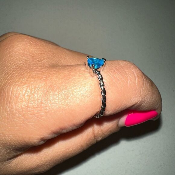 Adjustable blue heart ring made with high grade CZ and stainless steel - Picture 3 of 4